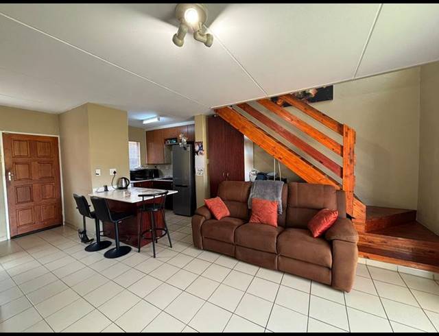 2 BEDROOM TOWNHOUSE FOR SALE IN STRUBENSVALLEI